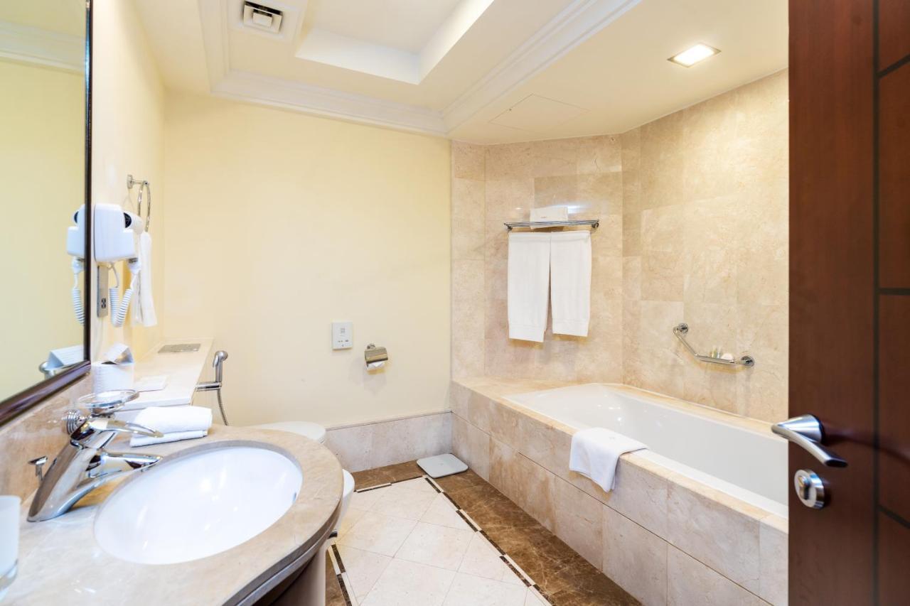Royal Club By Rvhr, Grandeur Residence Crescent Palm Jumeirah Dubai Esterno foto